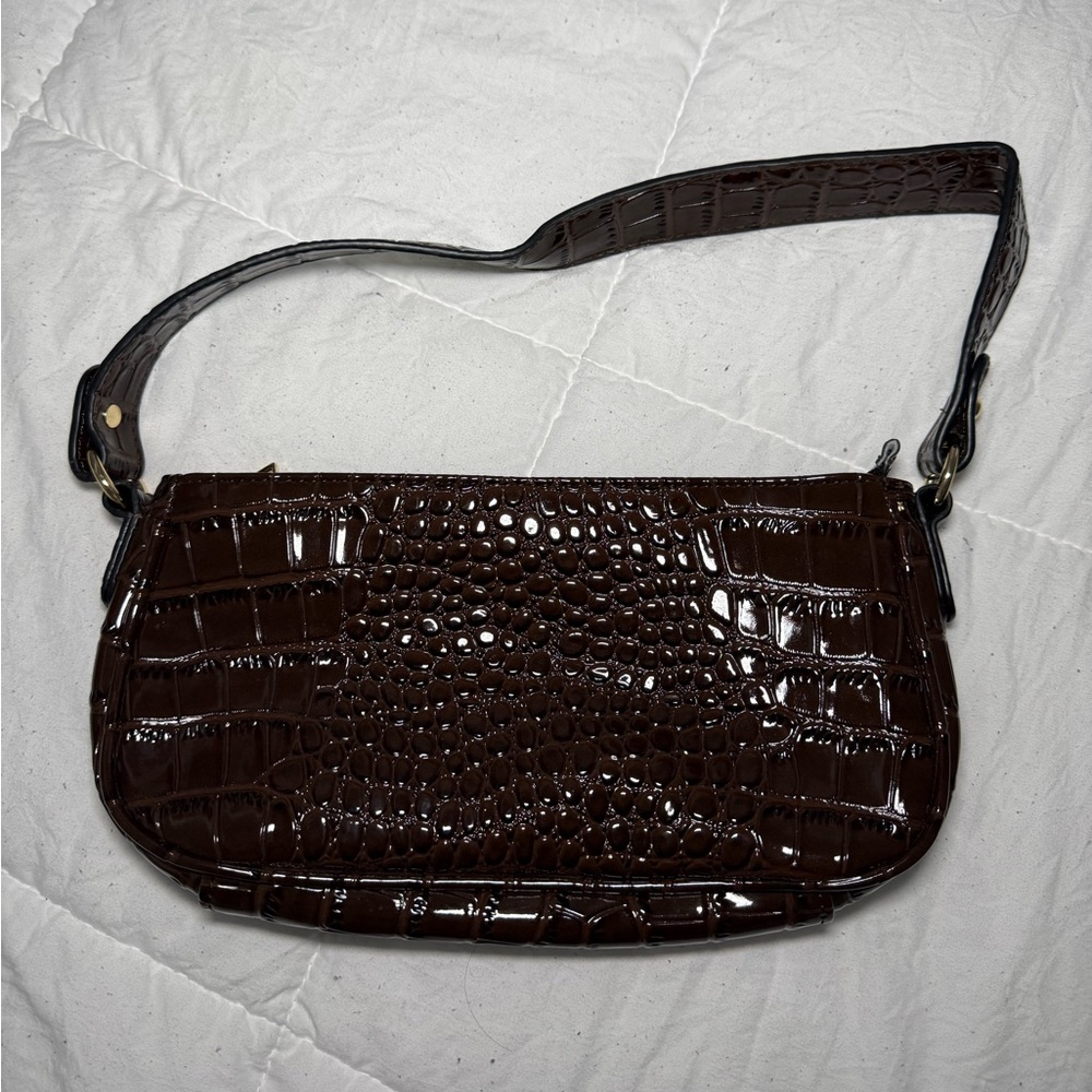Elegant Brown Crocodile-Embossed Shoulder Bag